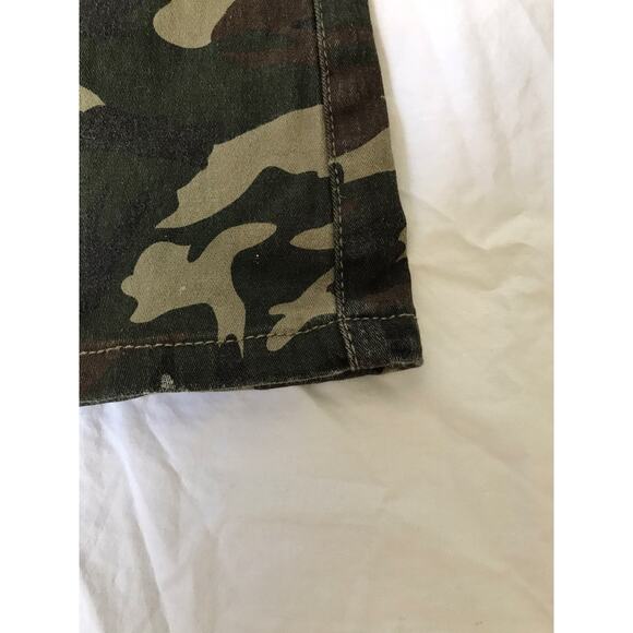 Almost‎ famous camo skirt size 5 - Picture 2 of 7